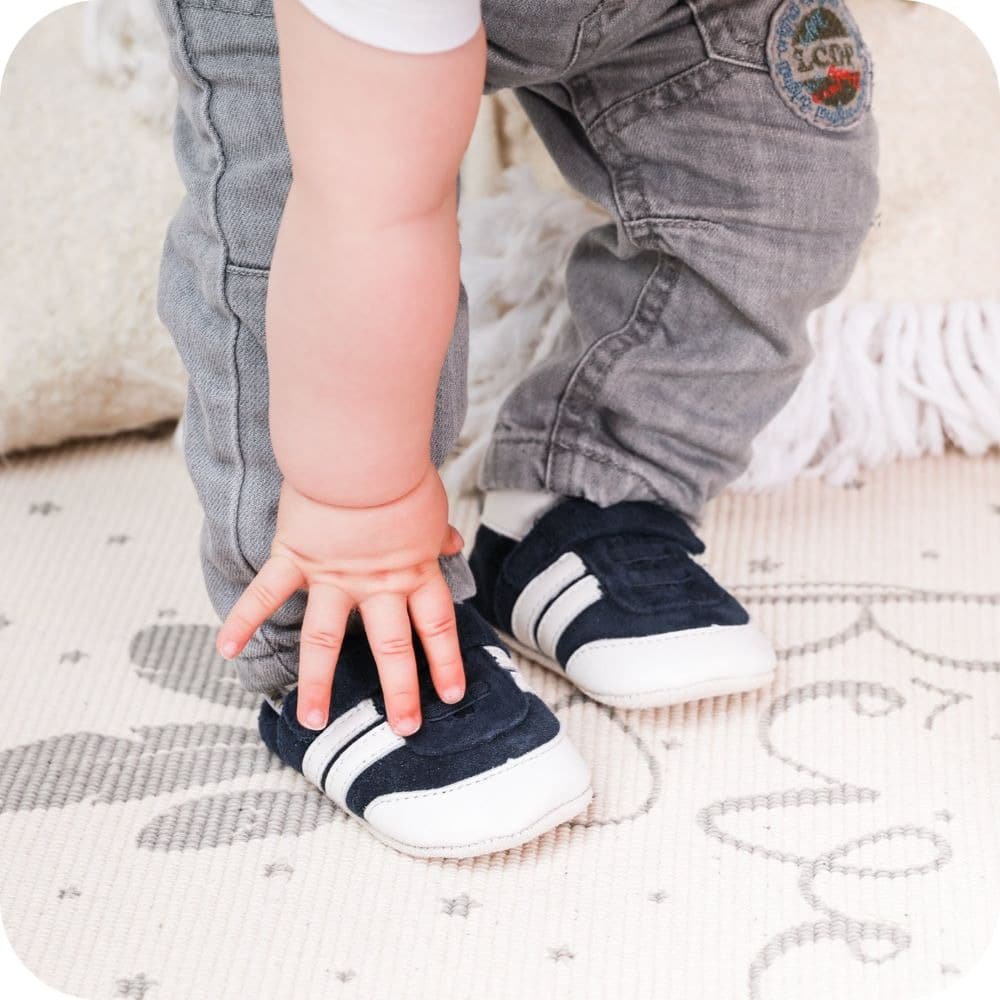 Babyhausschuhe aus weichem Leder Marineblaue Turnschuhe