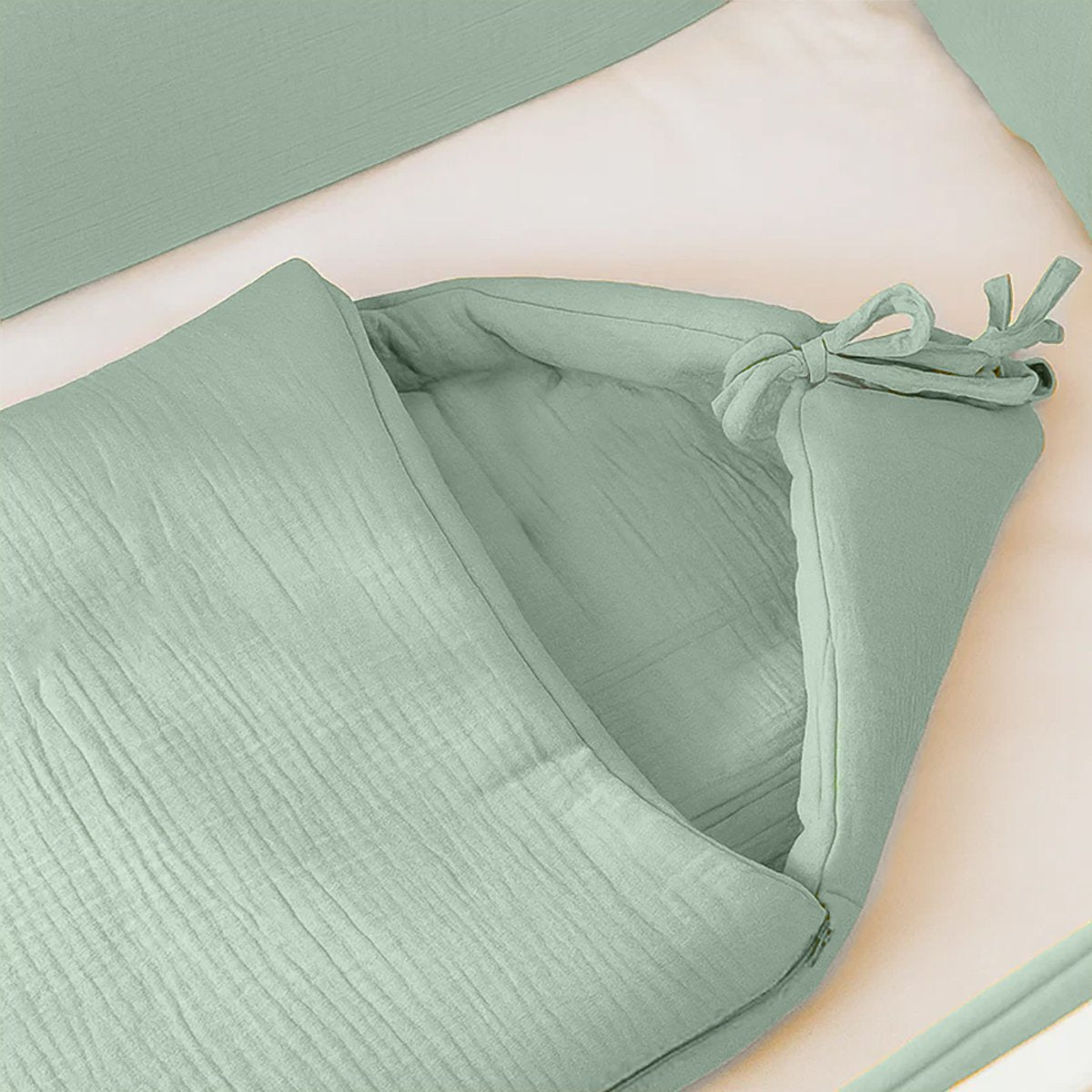 Grünes Babynest aus Bio-Baumwolle