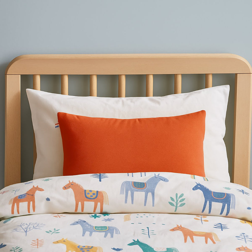 Rechteckiges Kissen aus Bio-Baumwolle Erdbeerfarbe