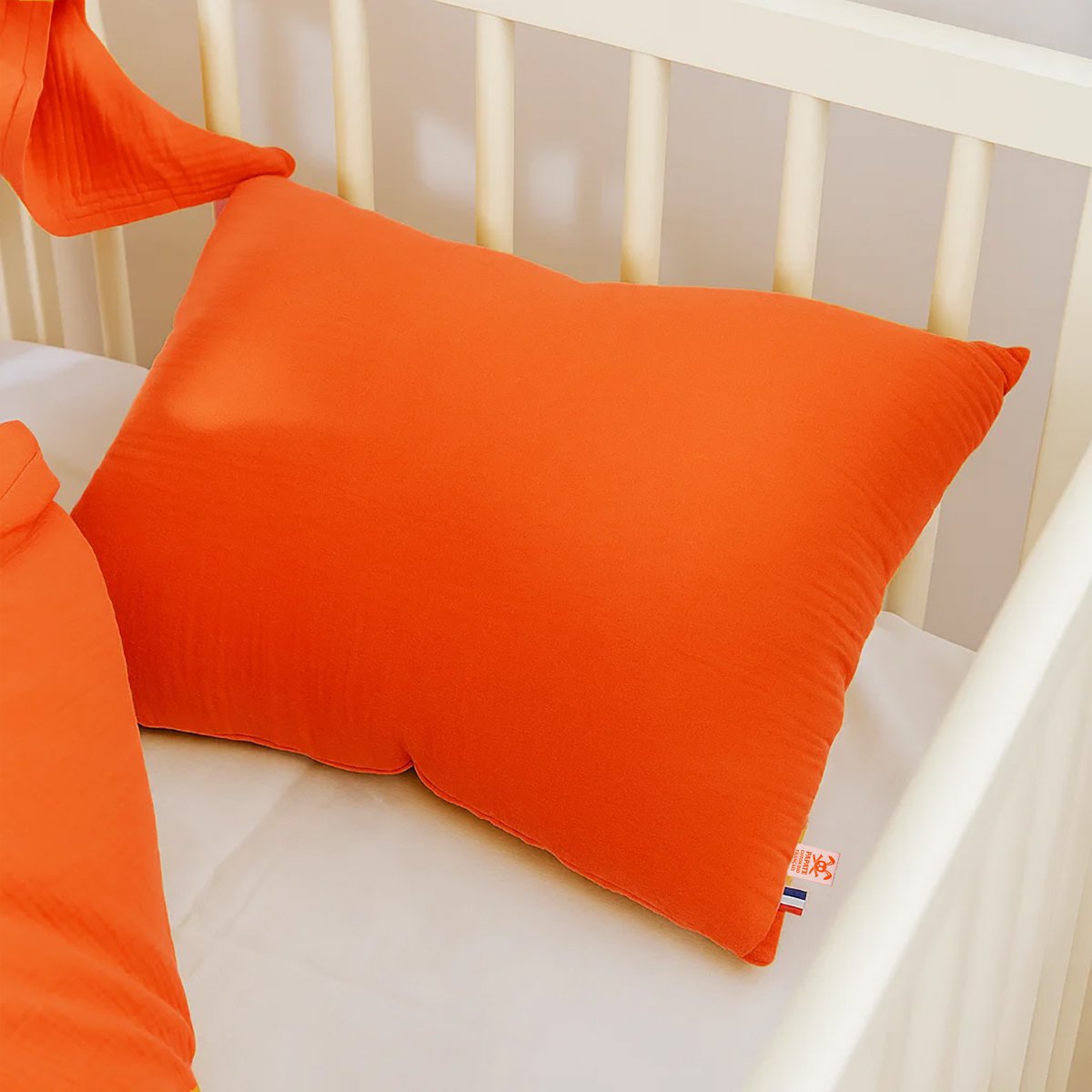 Rechteckiges Kissen aus Bio-Baumwolle Erdbeerfarbe